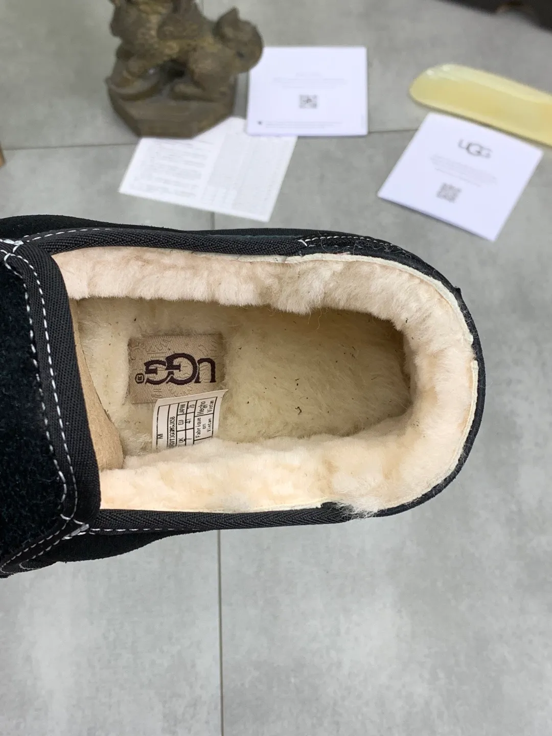 Men's men's shoes 💰P480 New top version UGG 2025 autumn and winter new high-top casual shoes new series Ansley Mules Fashionable and comfortable shallow flat slip-on casual loafers ✨ Classic suede cowhide with 10mm wool lining Insole suede collar Soft and comfortable ❤️ Decorated with UGG classic heat embossed brand logo on the back side Full texture Lightweight rubber sole Anti-slip, wear-resistant and comfortable Color: Black Brown Size: 39-45